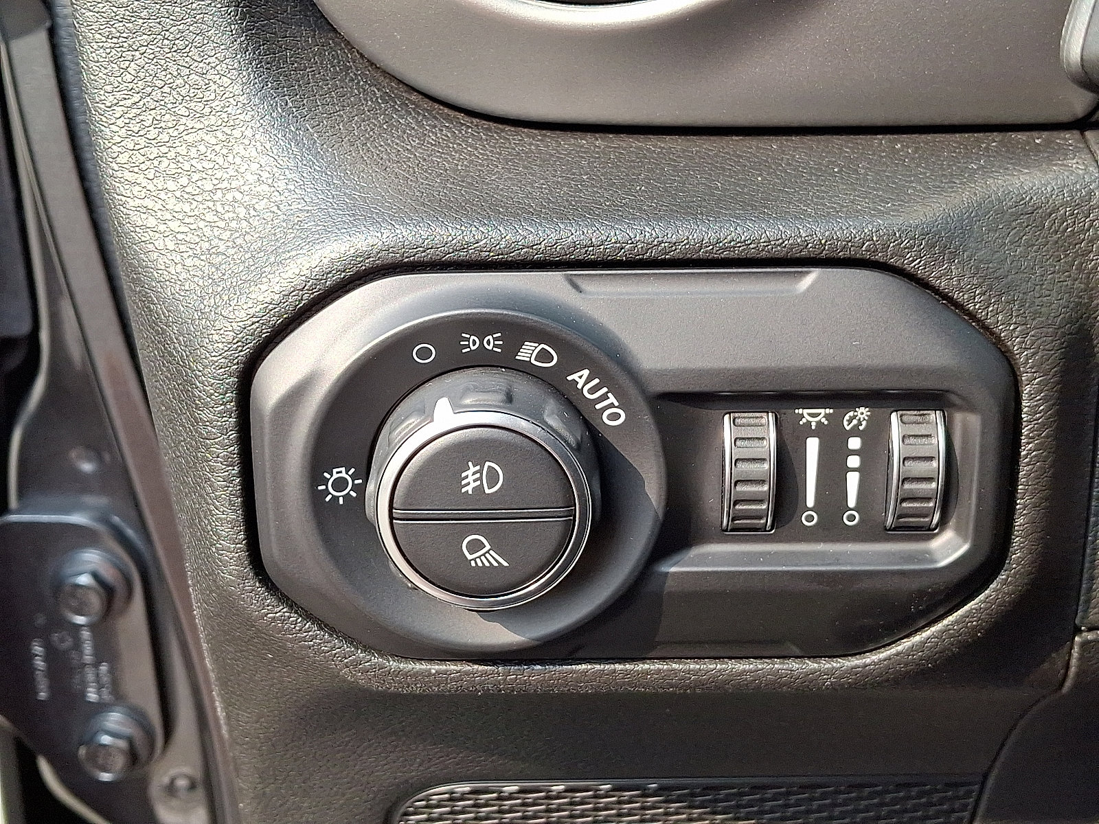 Certified 2021 Jeep Gladiator Willys image 26