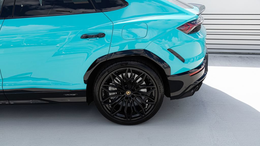 Used 2025 Lamborghini Urus SE AWD/4WD image 14