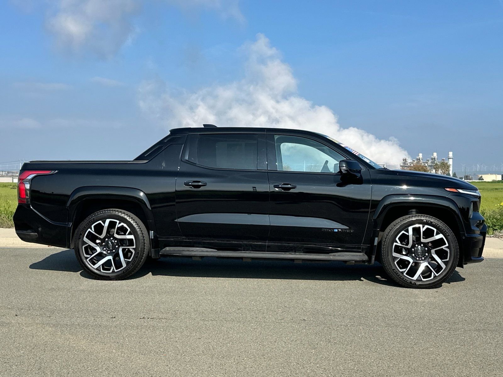 Used 2024 Chevrolet Silverado EV RST image 3