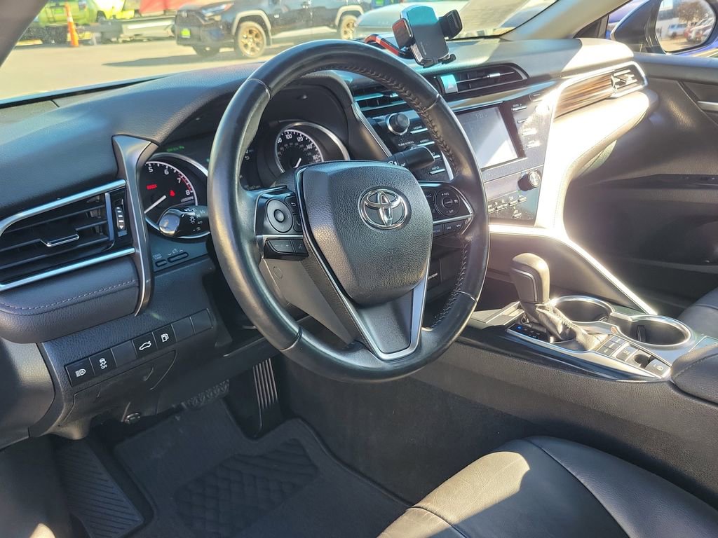 Used 2018 Toyota Camry XLE image 18
