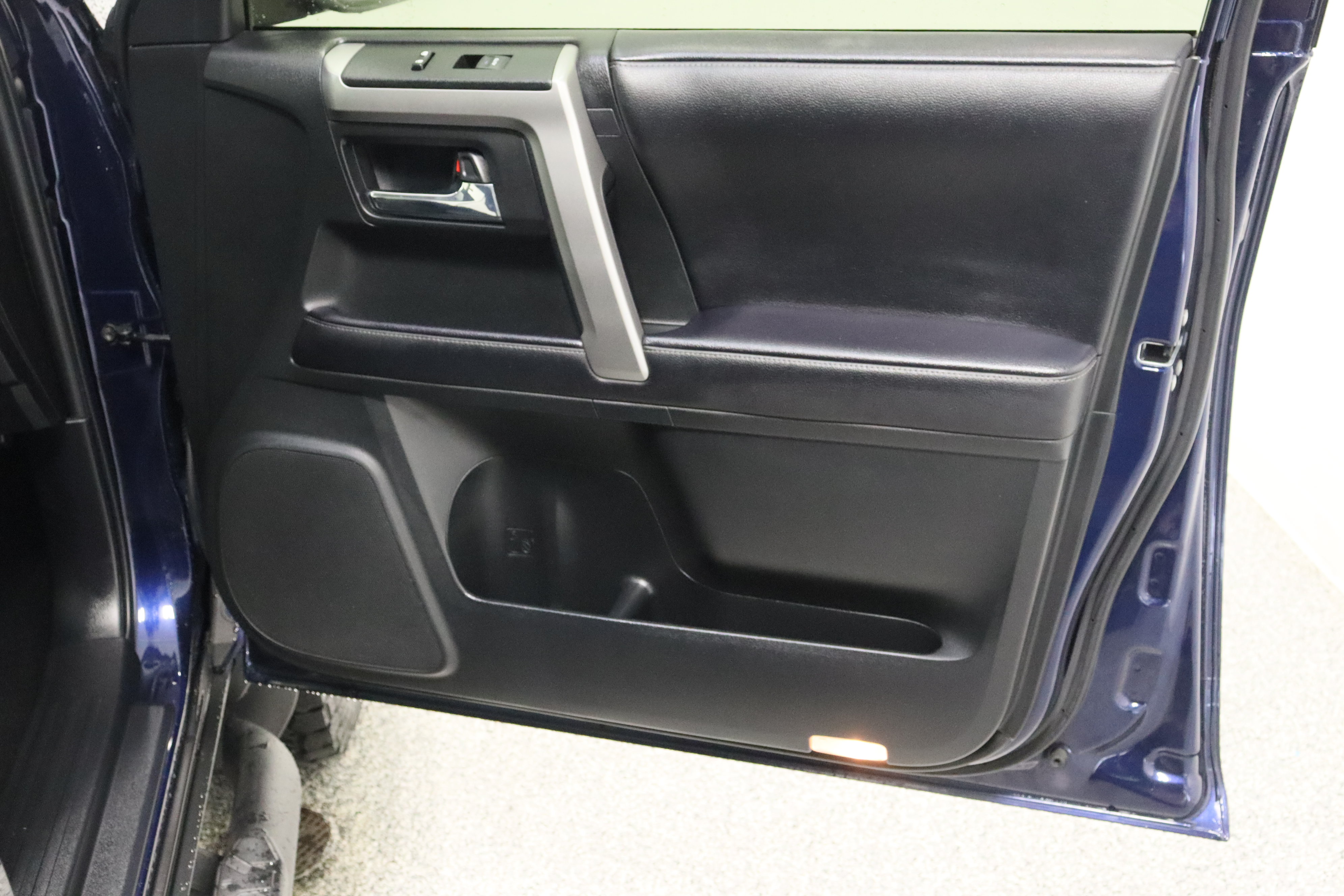 Used 2022 Toyota 4Runner SR5 Premium w/ Moonroof Package RWD image 38