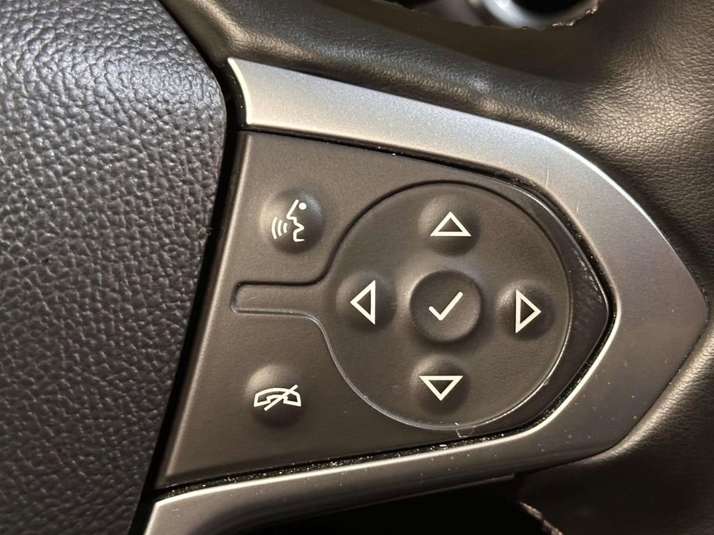 Used 2023 Chevrolet Traverse LT image 24