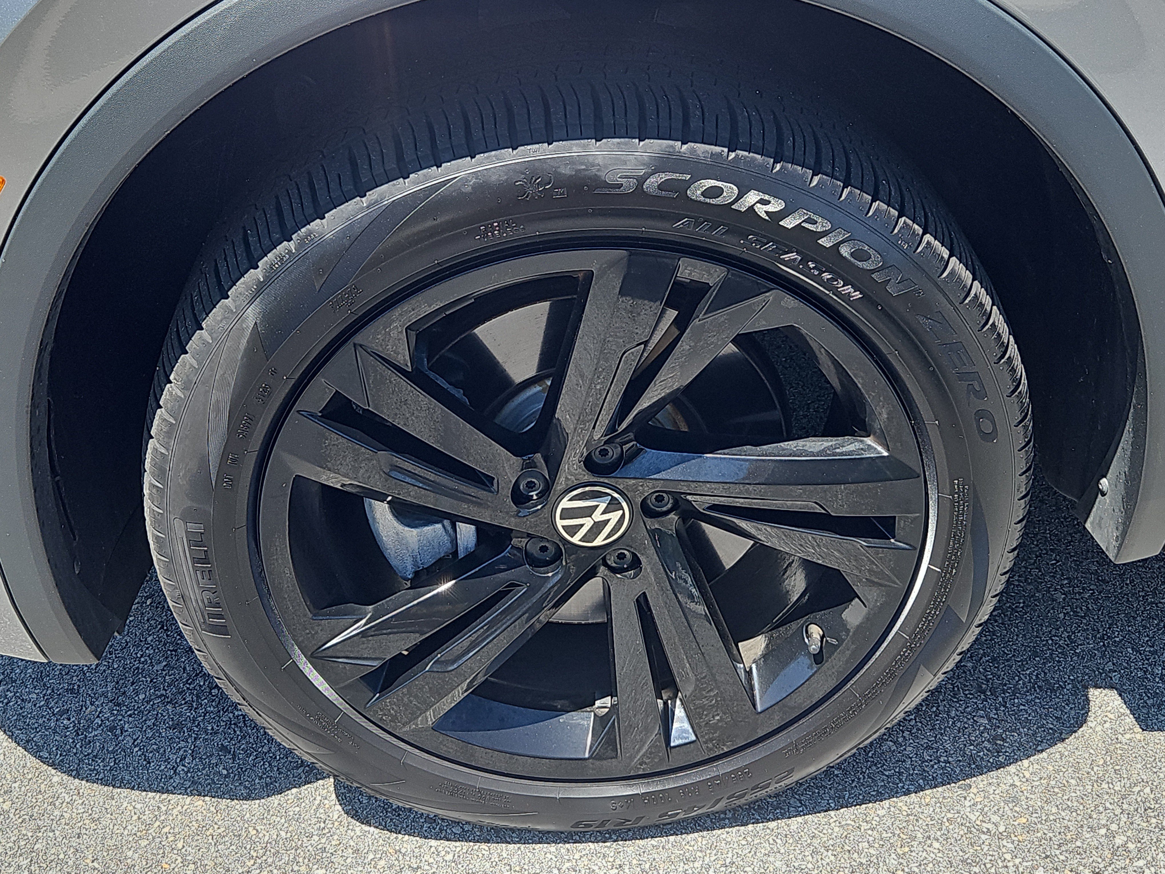 Certified 2024 Volkswagen Tiguan SE R-Line AWD/4WD image 5