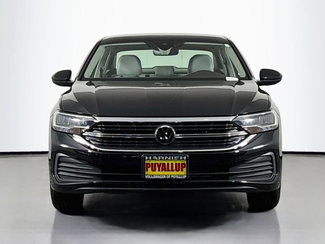 Certified 2023 Volkswagen Jetta SE FWD image 2