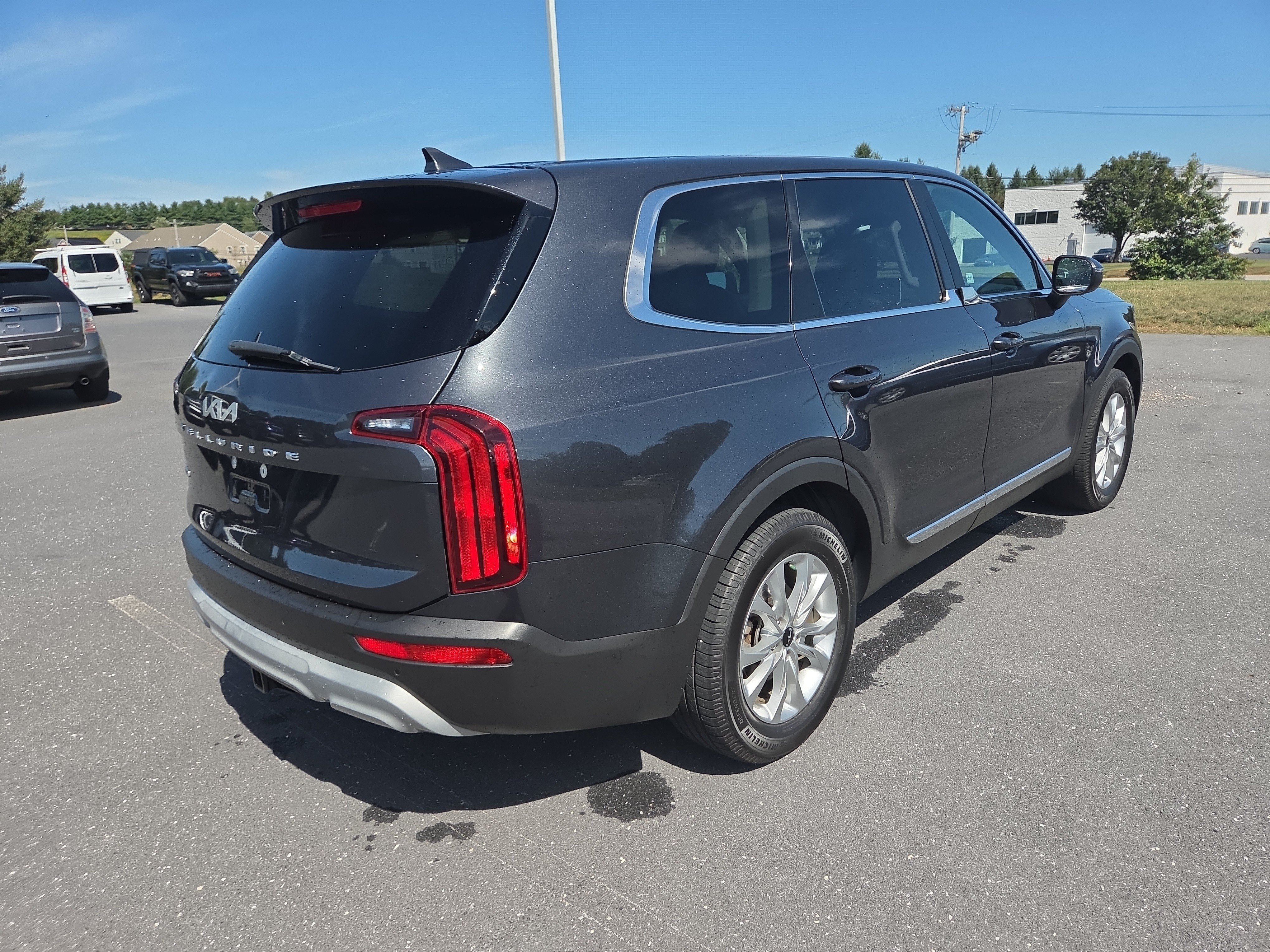 Used 2022 Kia Telluride LX AWD/4WD image 16