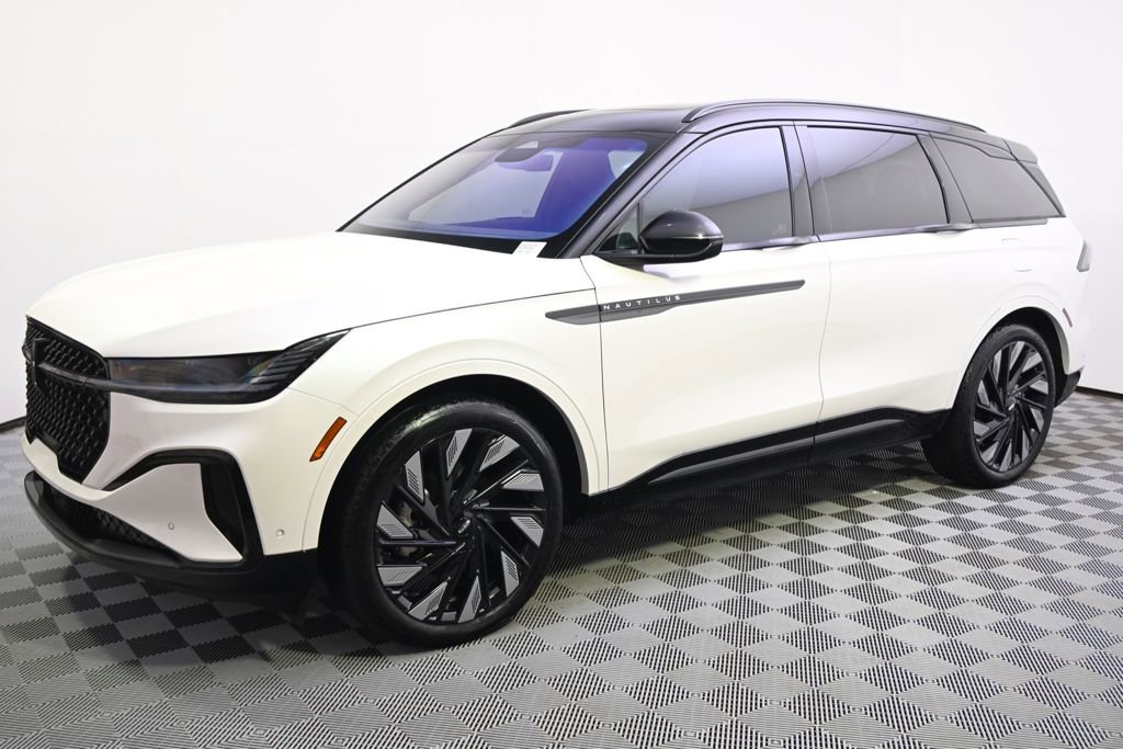 Used 2024 Lincoln Nautilus Reserve w/ Equipment Group 202A AWD/4WD image 2