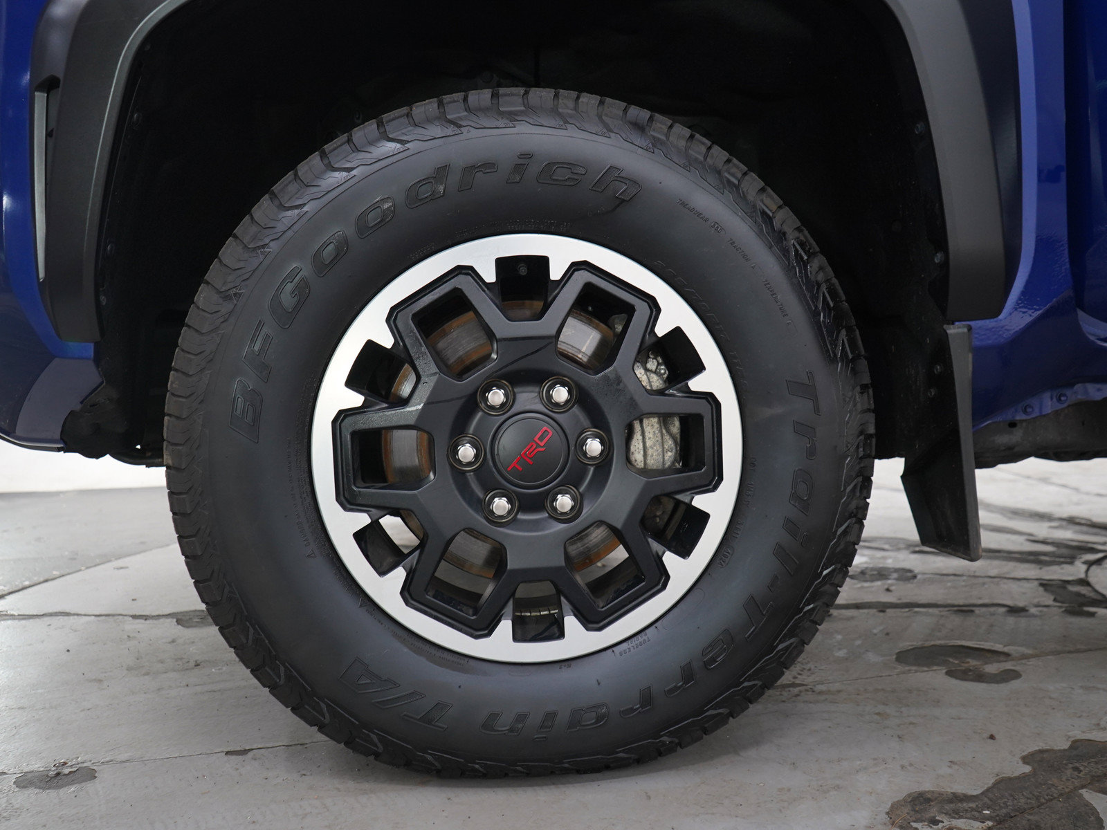 Used 2024 Toyota Tacoma TRD Off-Road w/ TRD Off Road Premium Package AWD/4WD image 32