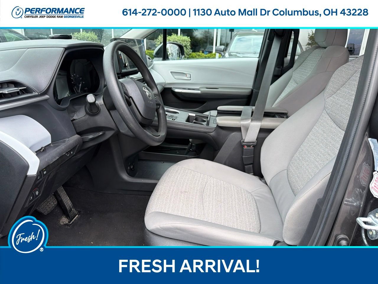 Used 2025 Toyota Sienna LE FWD image 14