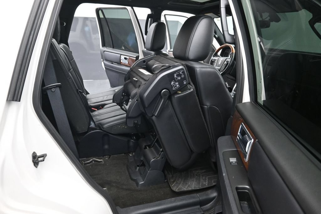Used 2016 Lincoln Navigator Select AWD/4WD image 34
