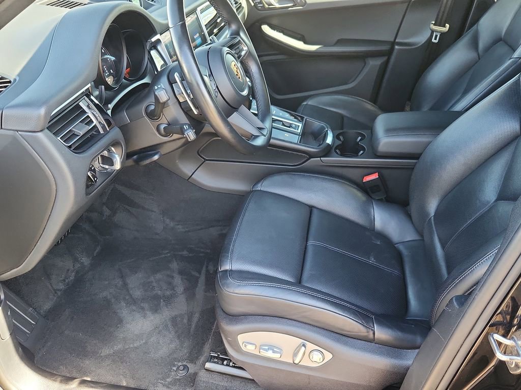 Used 2024 Porsche Macan AWD/4WD image 7