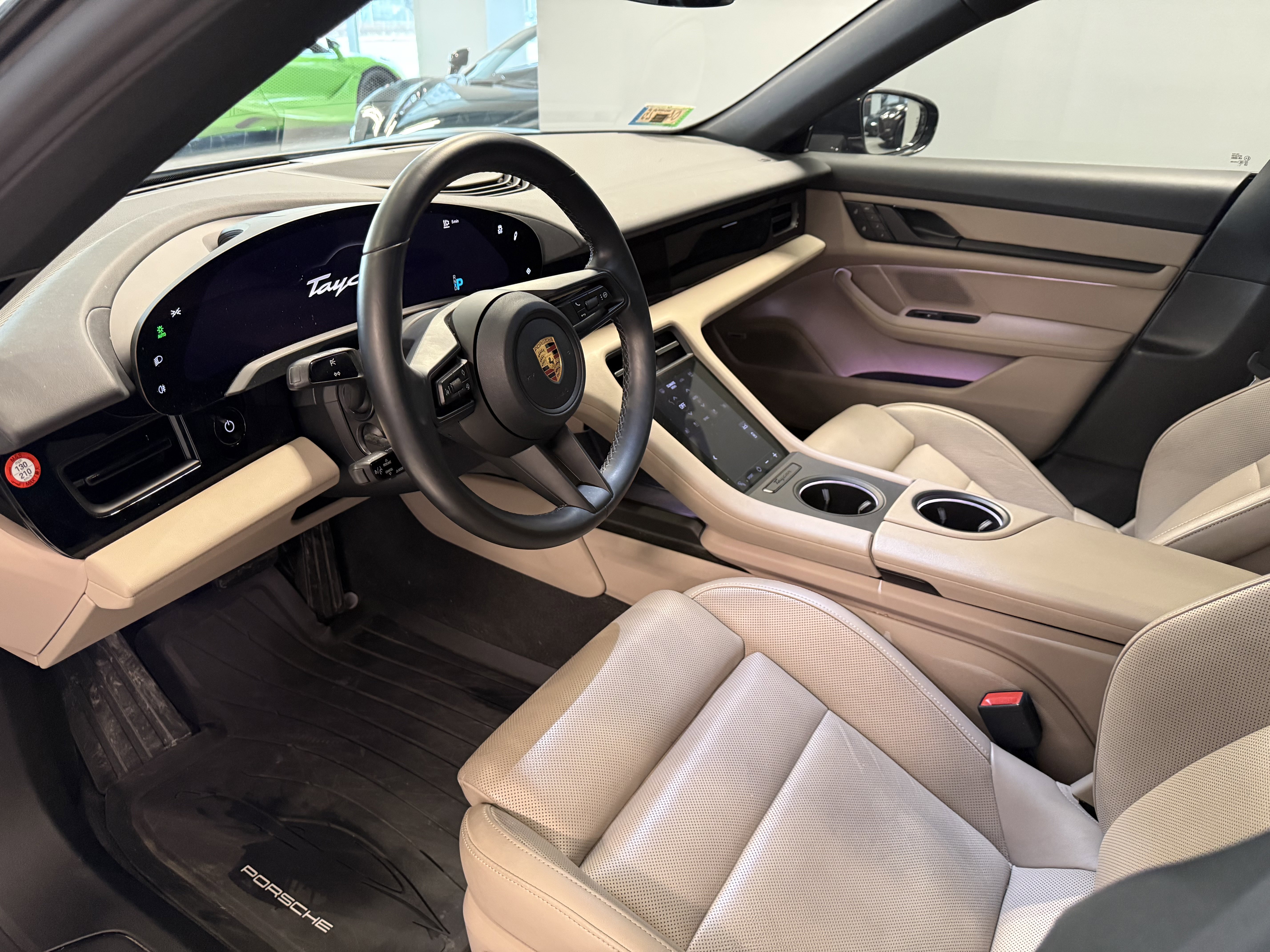 Used 2022 Porsche Taycan image 7