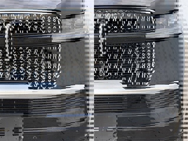 Used 2025 Lincoln Navigator Reserve image 7