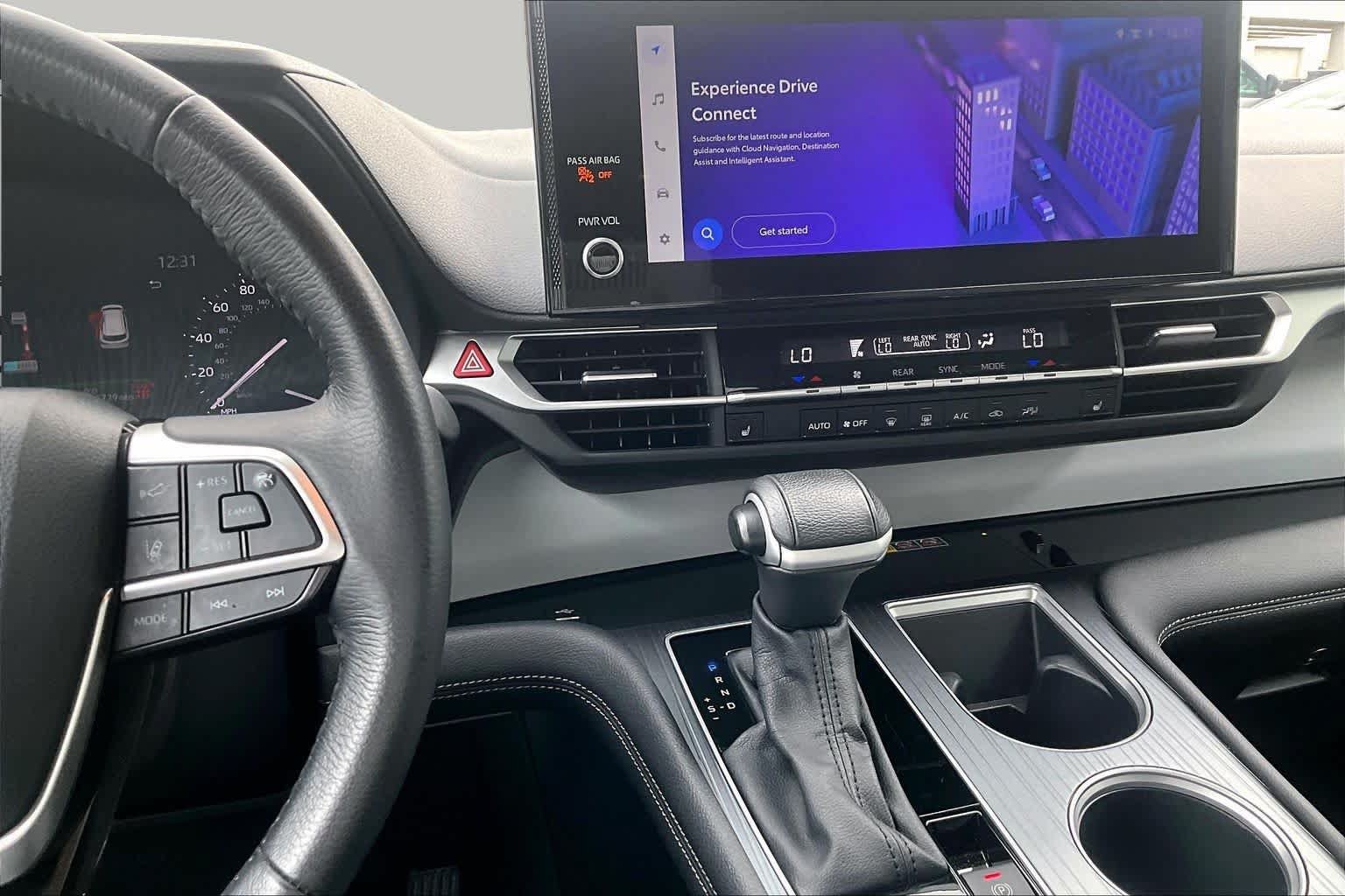 Used 2025 Toyota Sienna XLE FWD image 7