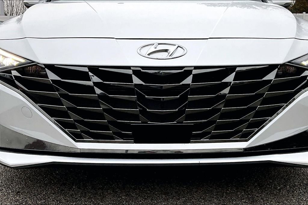 Used 2021 Hyundai Elantra Limited image 29