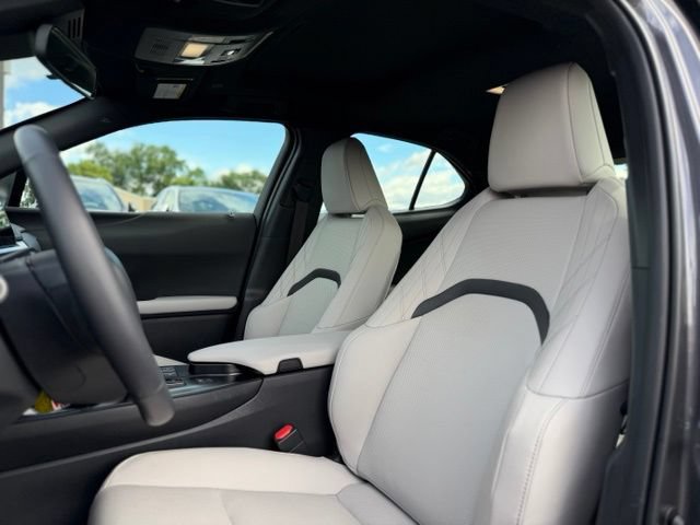 Certified 2025 Lexus UX 300h AWD w/ Accessory Package (Z1) image 17