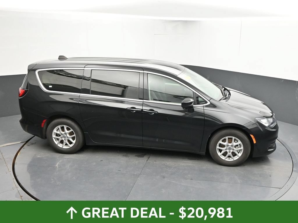 Used 2023 Chrysler Voyager LX FWD image 39