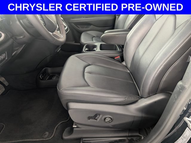Certified 2026 Chrysler Pacifica Select FWD image 13