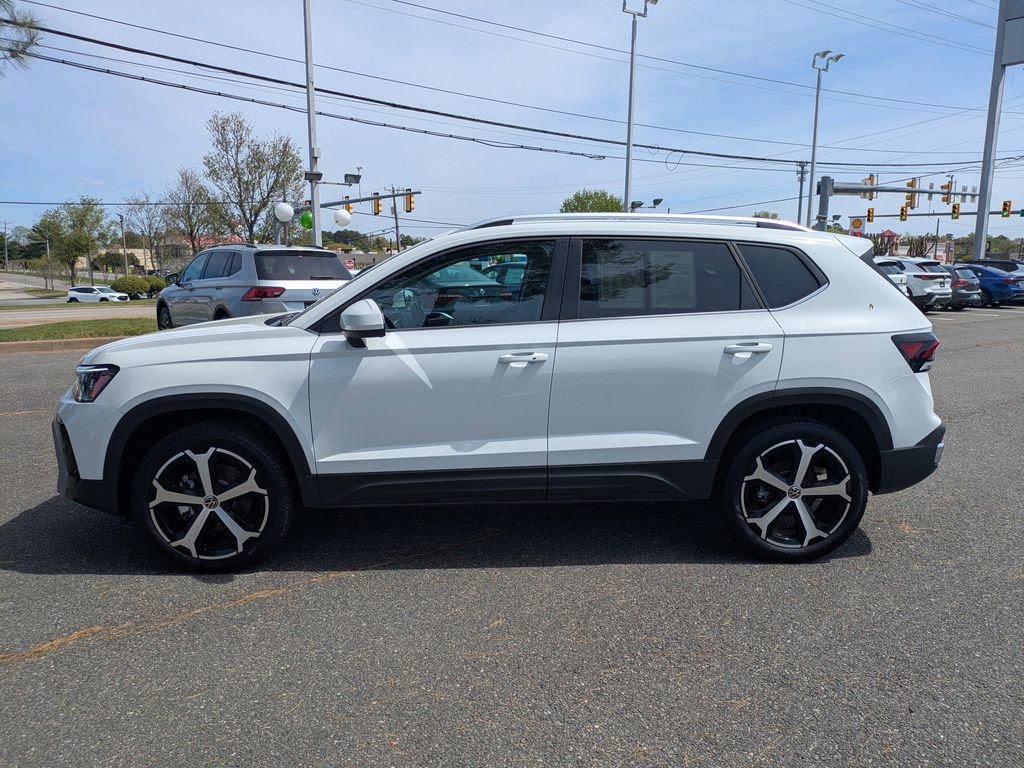Certified 2025 Volkswagen Taos SEL image 7