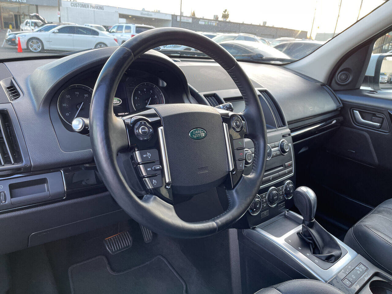 Used 2013 Land Rover LR2 HSE image 16