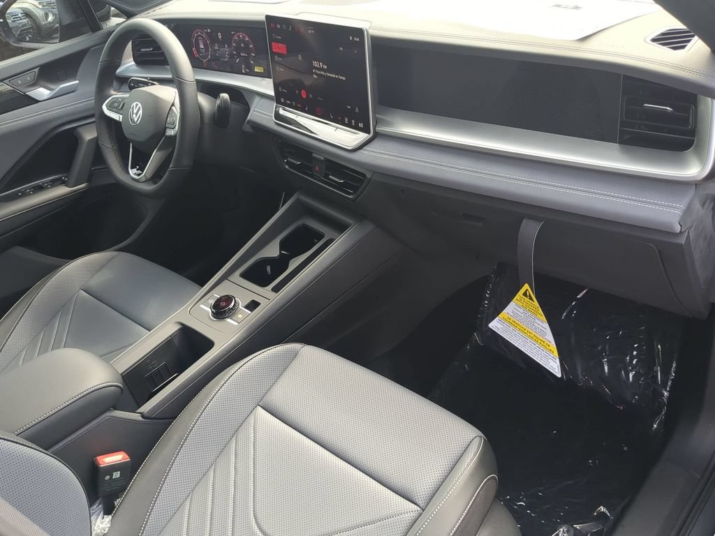 New 2026 Volkswagen Tiguan SE R-Line FWD image 12