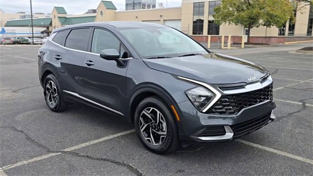 Used 2023 Kia Sportage LX image 3