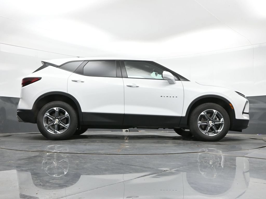 Used 2025 Chevrolet Blazer LT AWD/4WD image 43