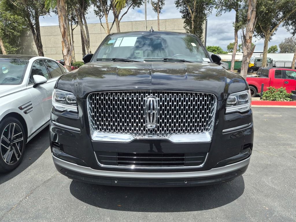 Used 2024 Lincoln Navigator Reserve AWD/4WD image 3