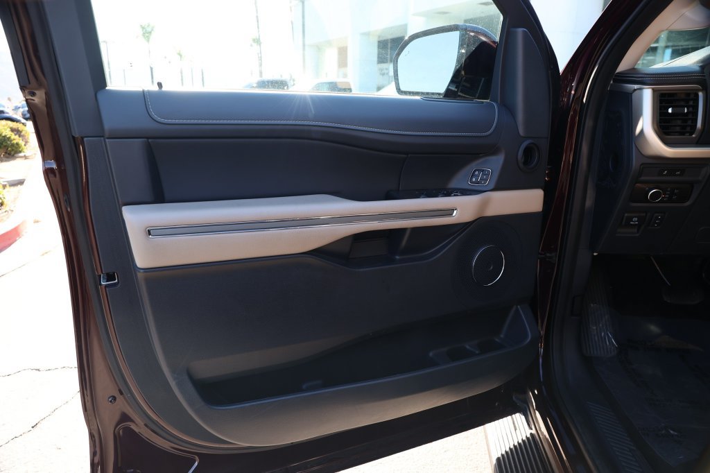 Used 2024 Ford Expedition XLT RWD image 20