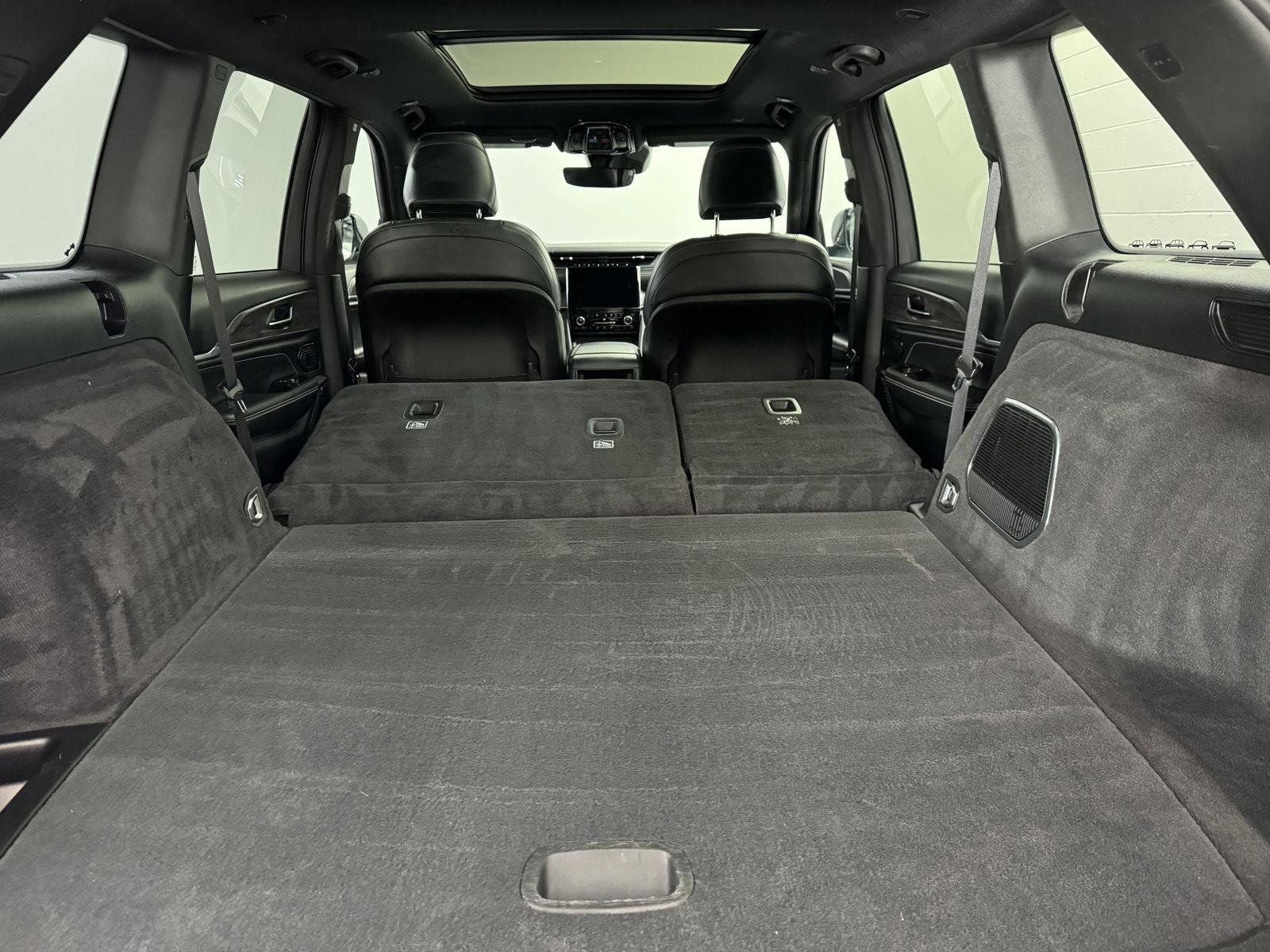 Used 2023 Jeep Grand Cherokee Overland AWD/4WD image 36