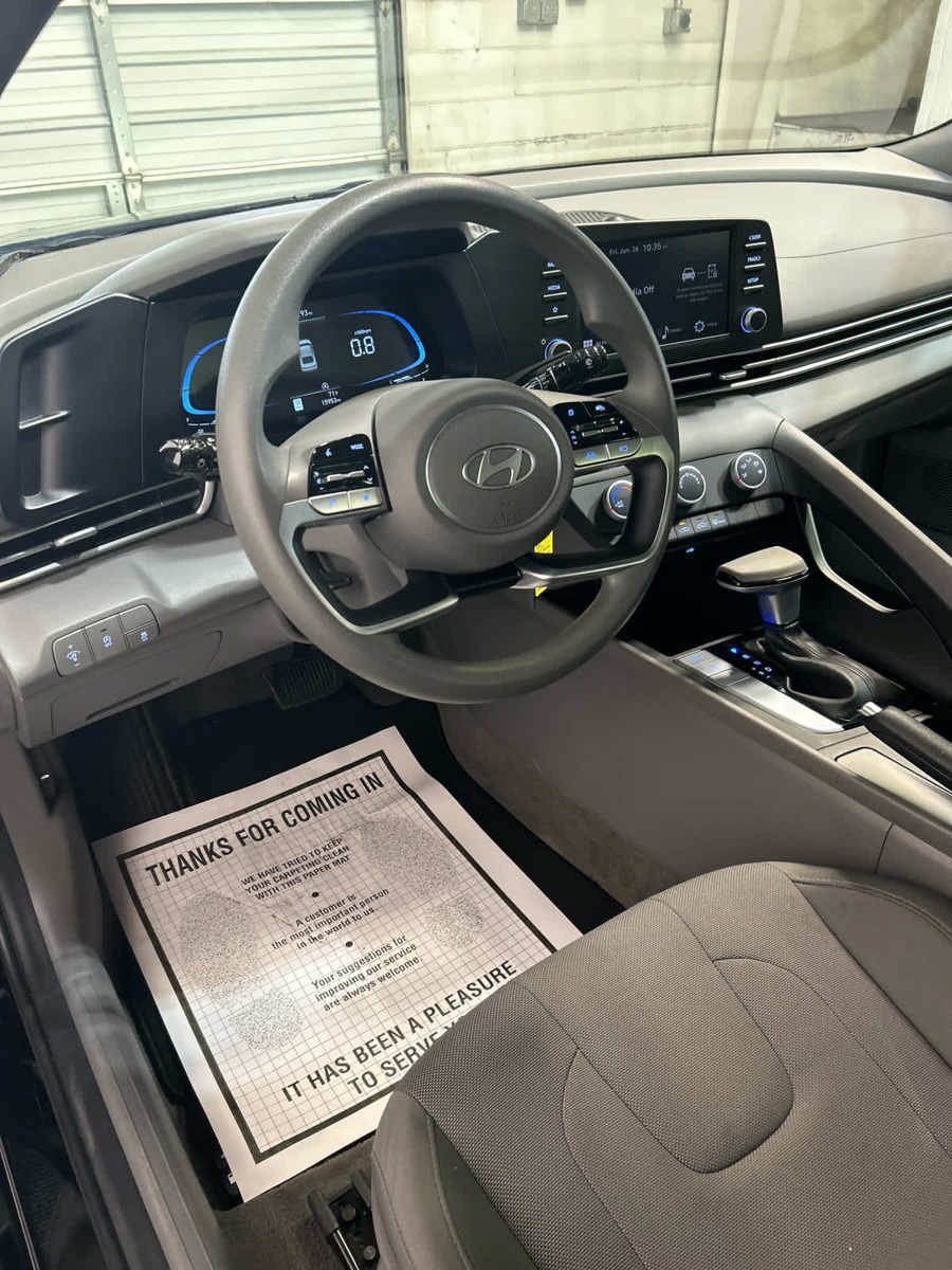 Used 2025 Hyundai Elantra SE FWD image 8