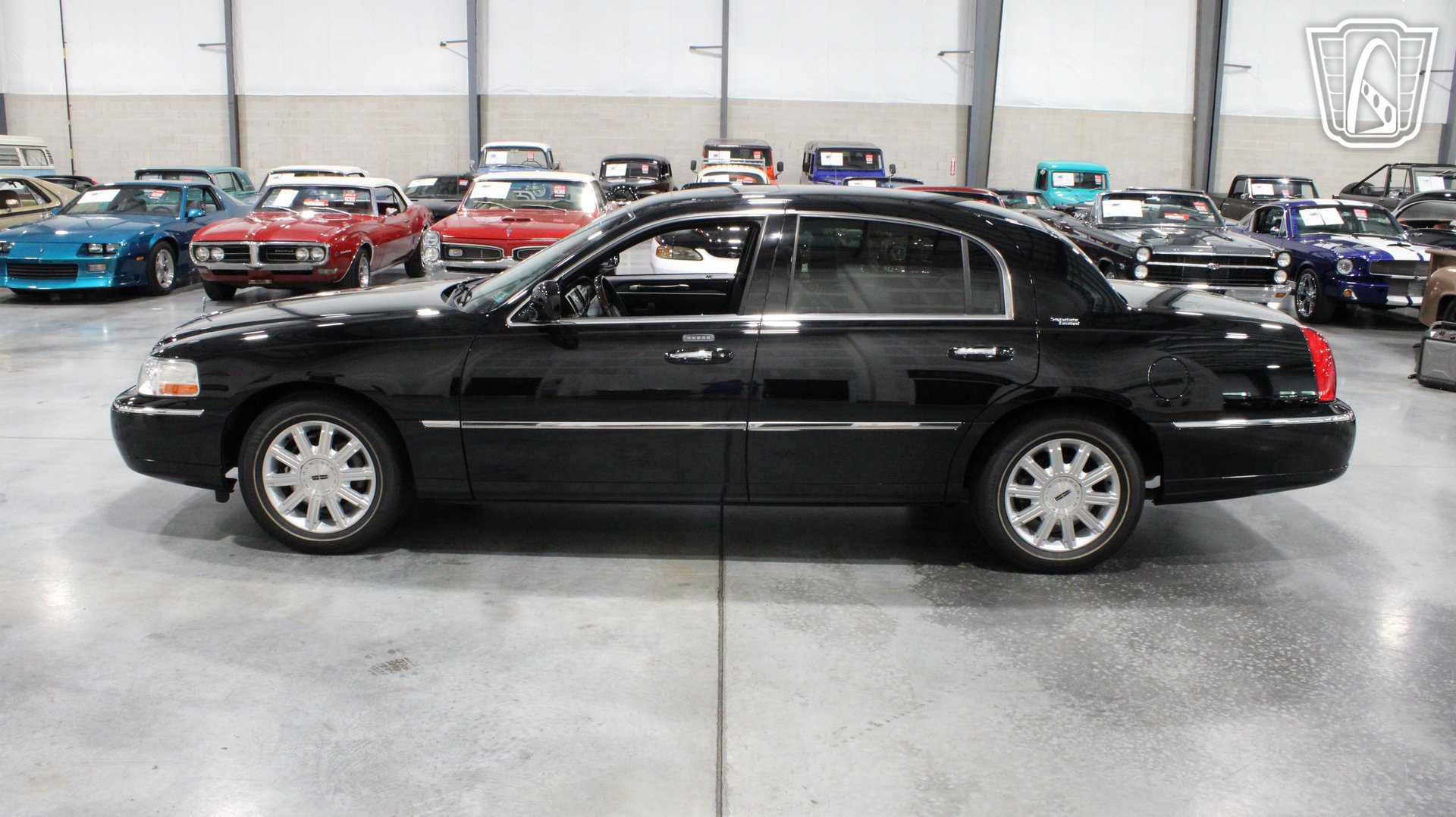 Used 2006 Lincoln Town Car Signature Limited RWD image 13