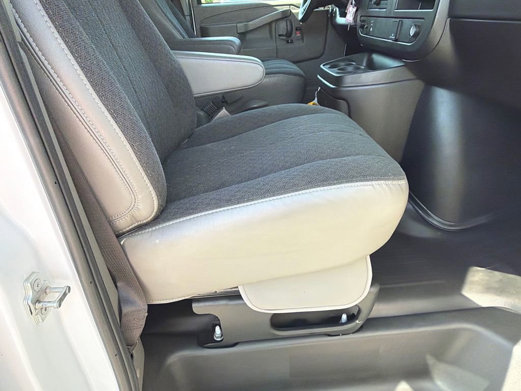 Used 2024 GMC Savana 2500 w/ Driver Convenience Package image 13