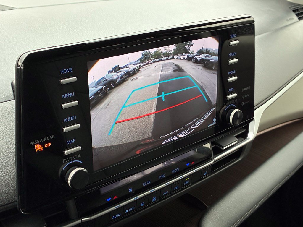 Used 2023 Toyota Sienna XLE FWD image 5