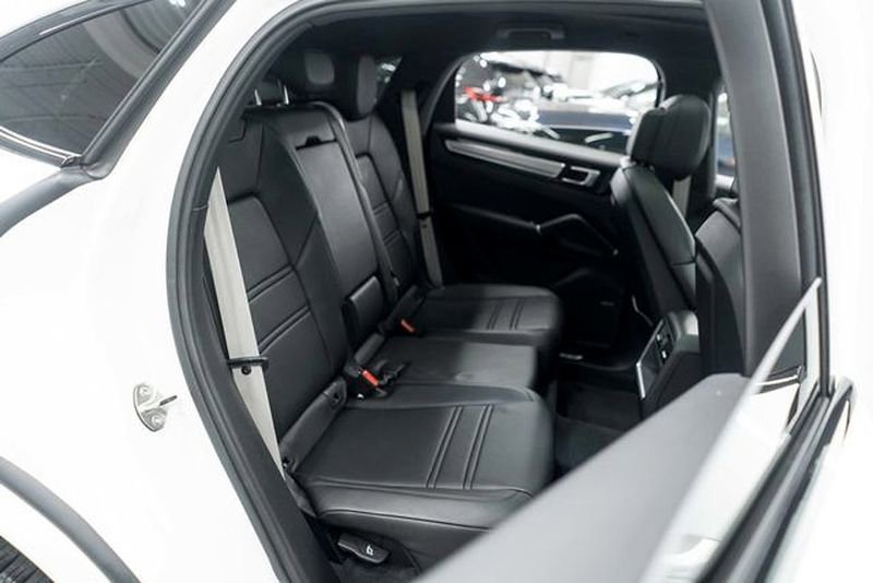 Used 2023 Porsche Cayenne Platinum Edition image 13