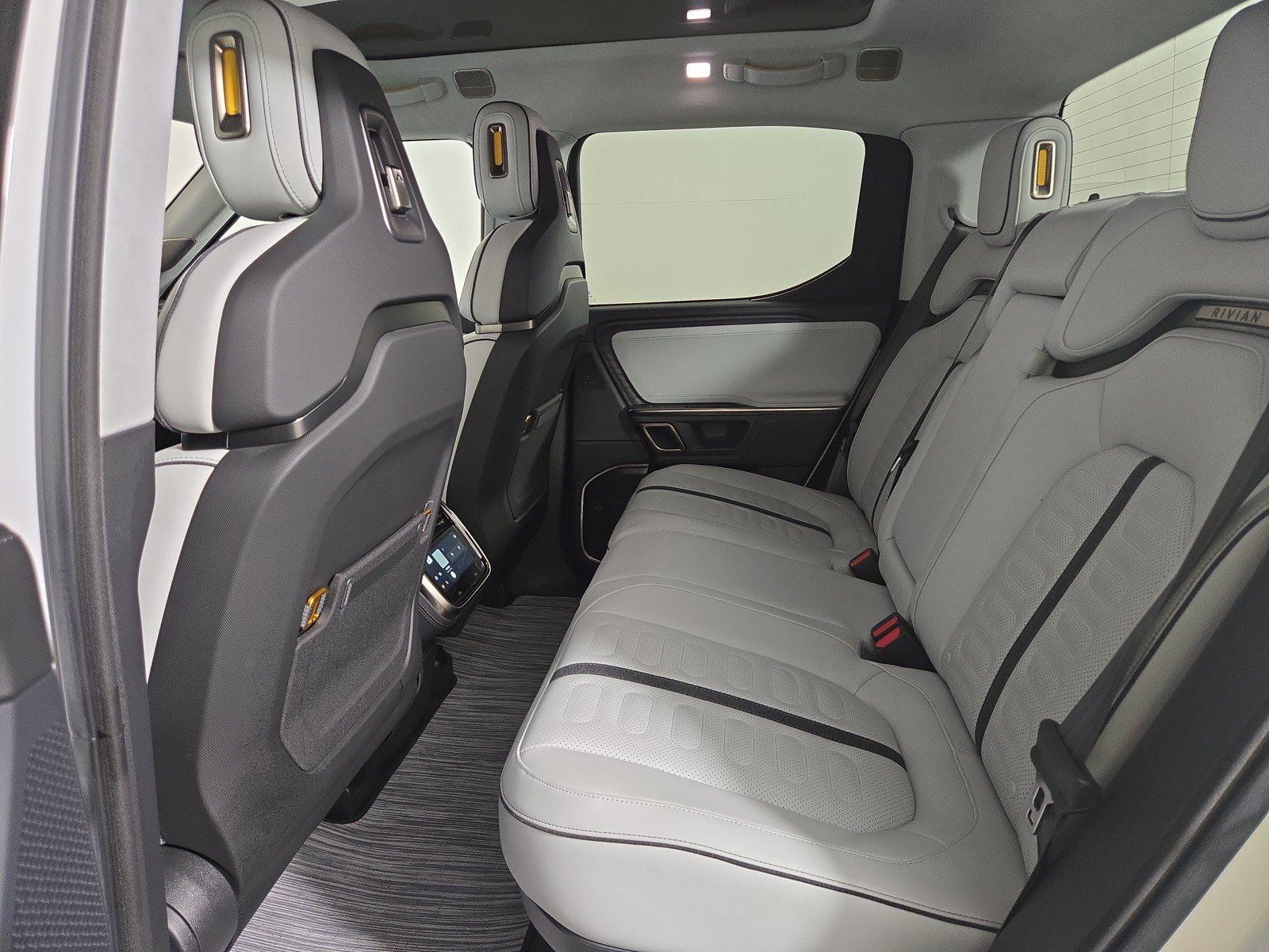 Used 2024 Rivian R1T Adventure AWD/4WD image 21