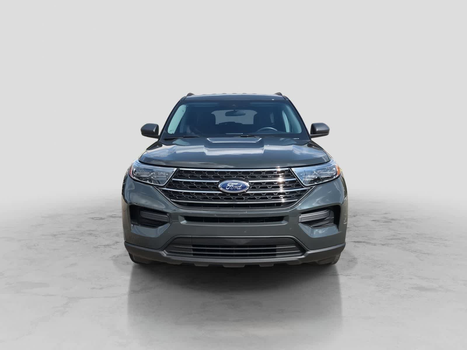 Used 2023 Ford Explorer XLT AWD/4WD image 3