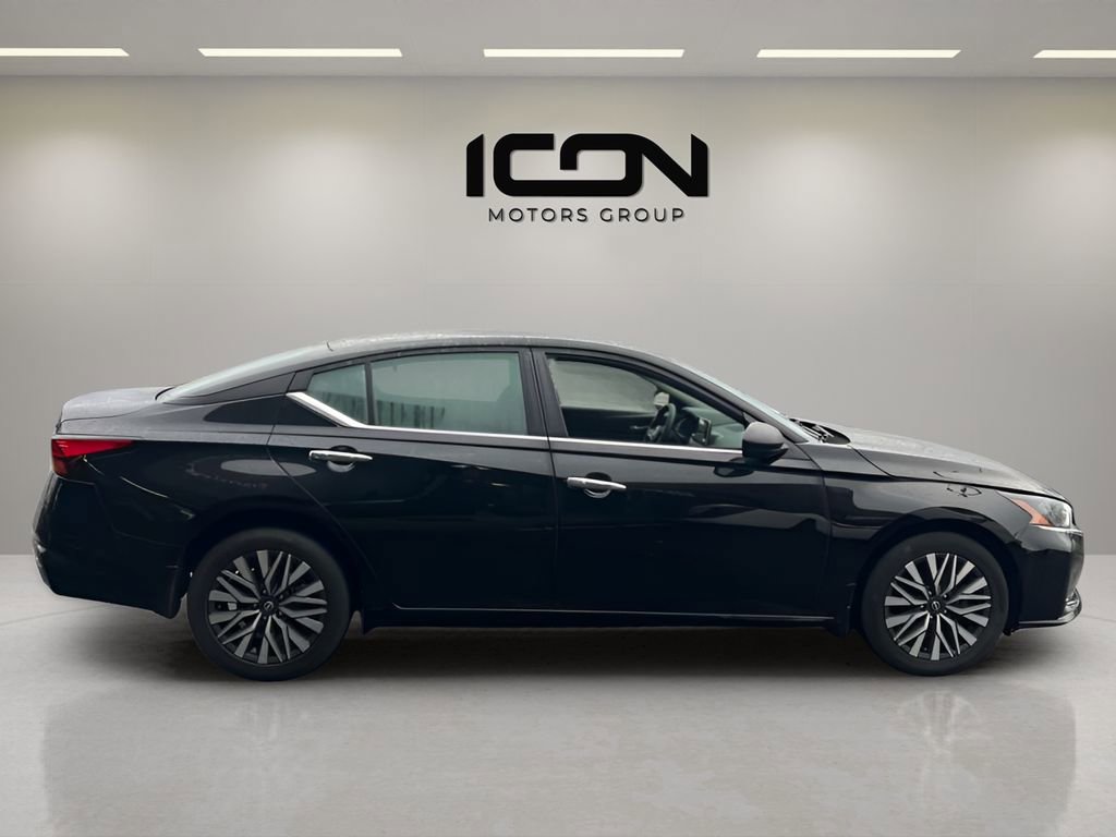Used 2024 Nissan Altima 2.5 SV AWD/4WD image 6