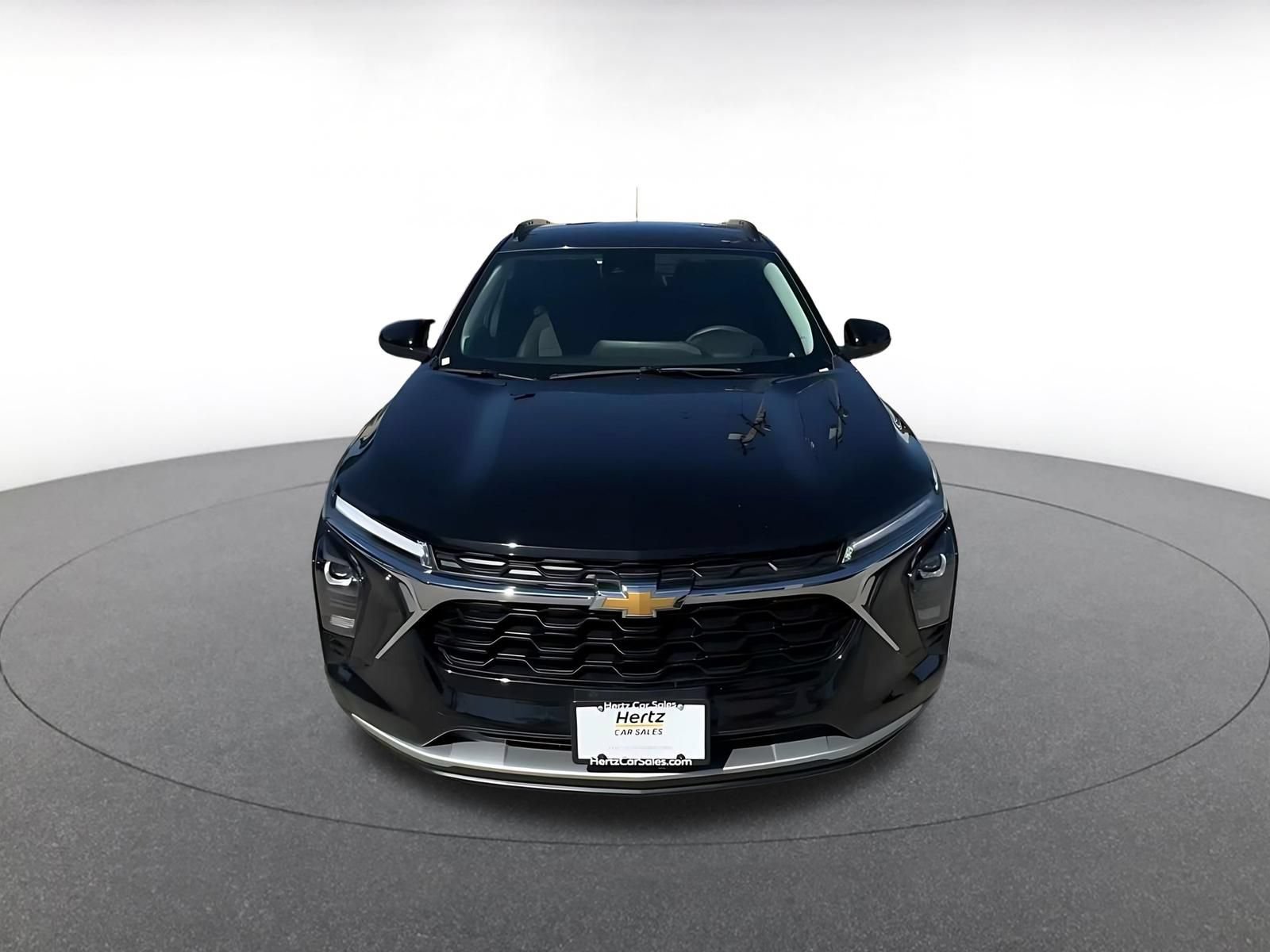 Used 2025 Chevrolet Trax LT FWD image 4