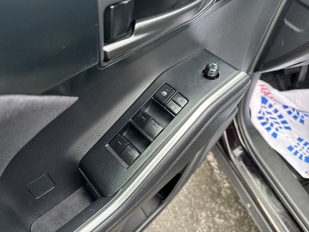 Used 2020 Toyota Highlander LE image 24