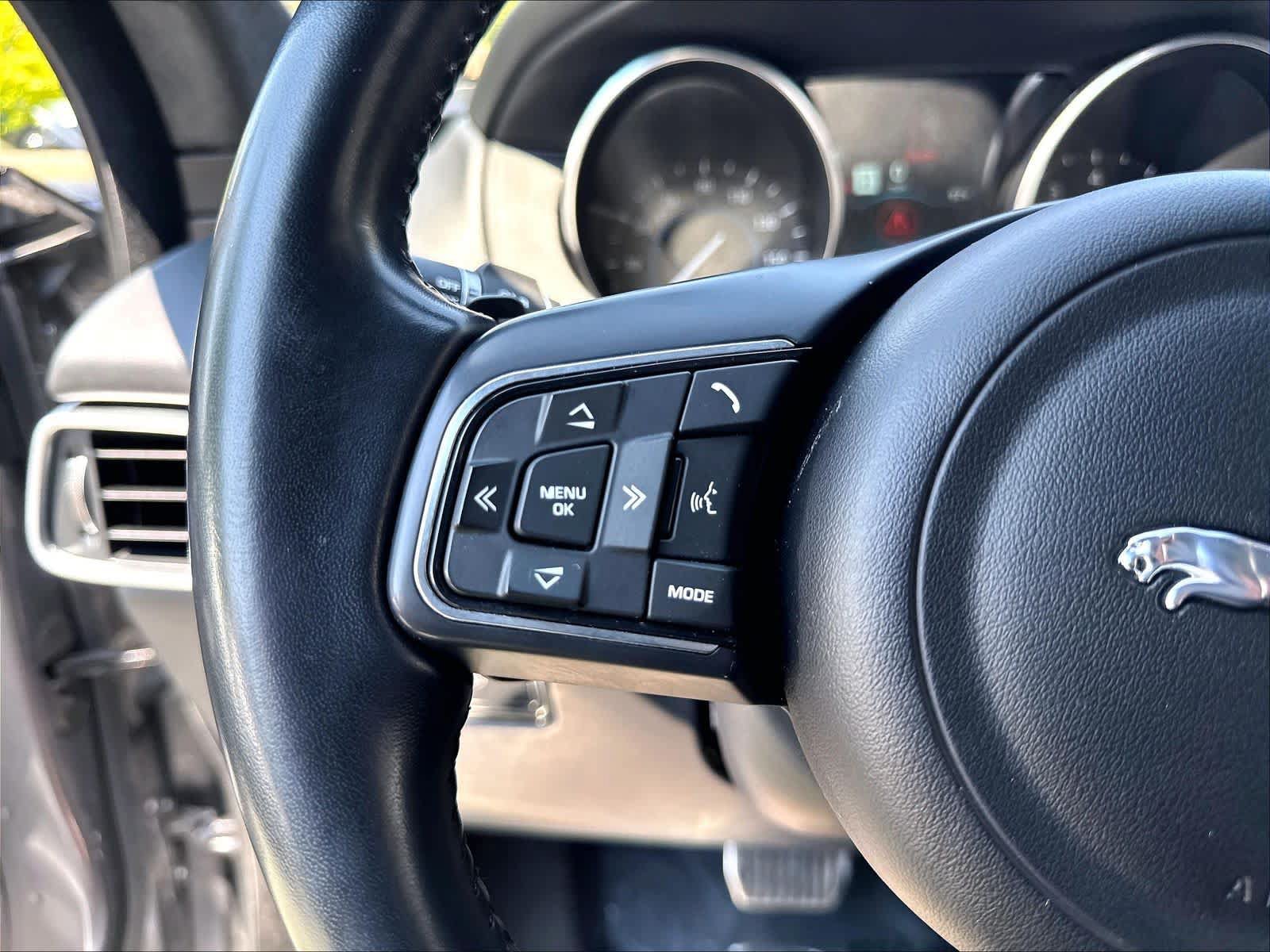 Used 2019 Jaguar F-PACE Premium AWD/4WD image 18