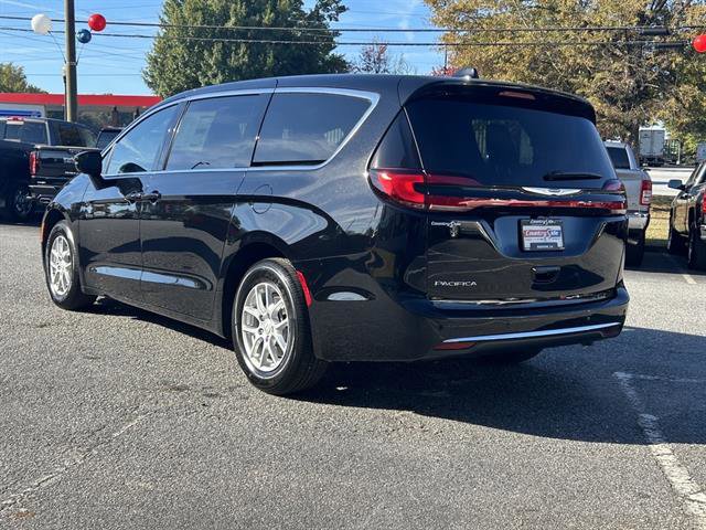 New 2026 Chrysler Pacifica Select image 7