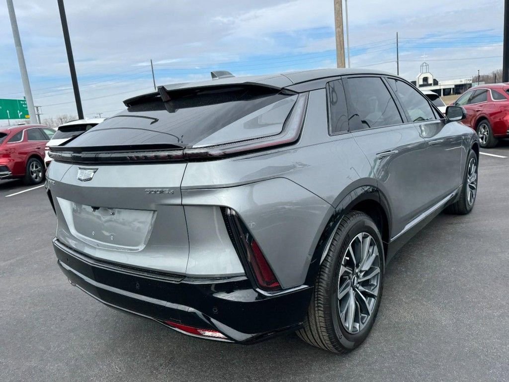 Used 2024 Cadillac Lyriq Sport image 3
