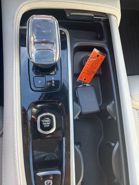 Used 2023 Volvo XC90 T8 Ultimate w/ Lounge Package image 16