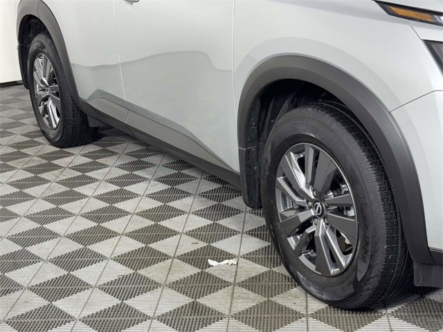 Used 2025 Nissan Pathfinder S image 12