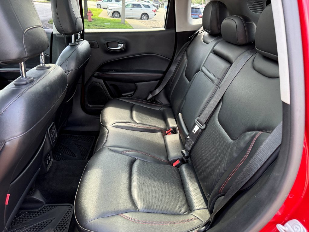 Used 2017 Jeep Compass Trailhawk w/ Leather Interior Group AWD/4WD image 17