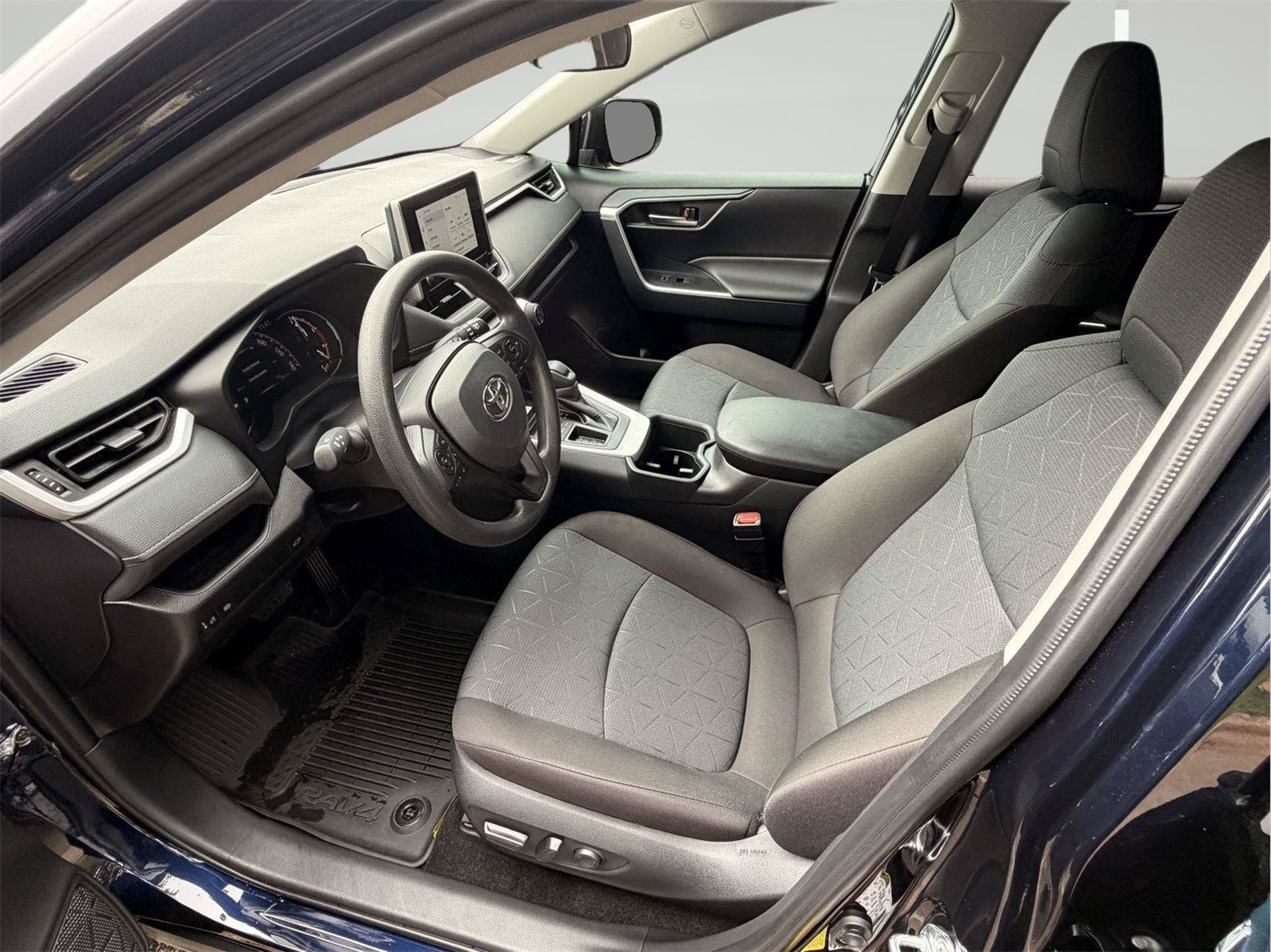 Used 2025 Toyota RAV4 XLE w/ Convenience Package FWD image 19