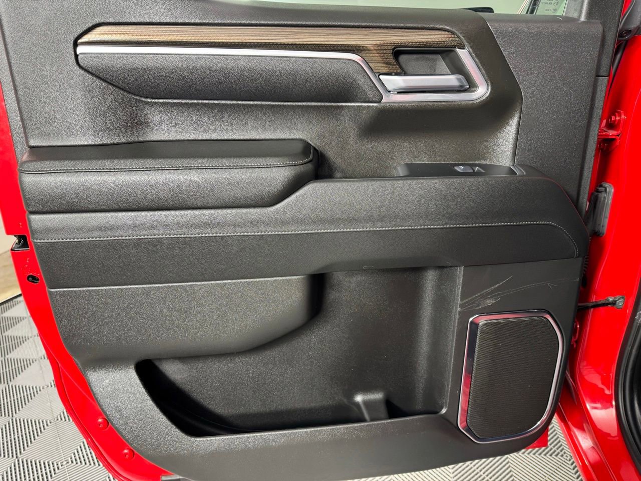 Used 2024 Chevrolet Silverado 1500 LT image 25