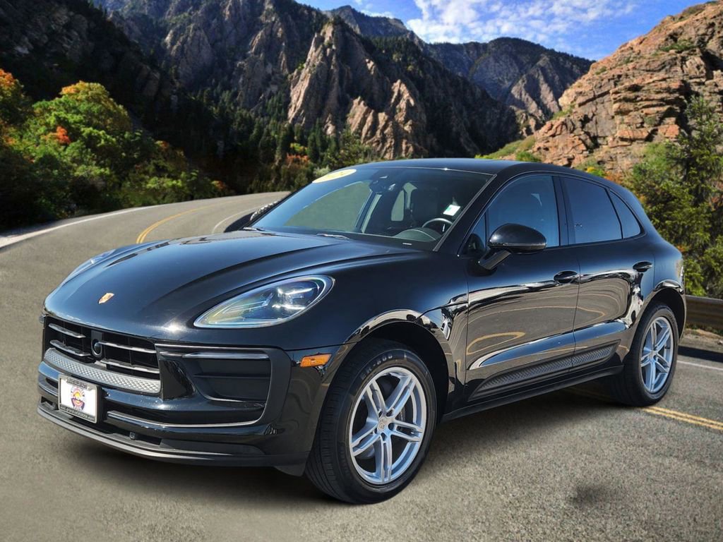 Used 2024 Porsche Macan AWD/4WD image 5