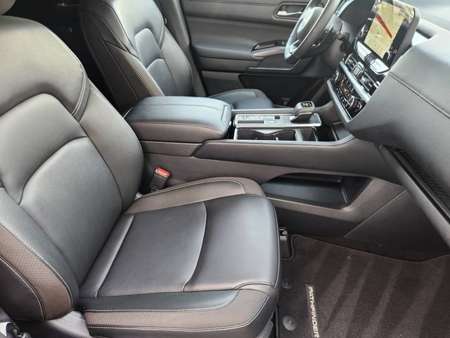 Used 2025 Nissan Pathfinder SL FWD image 20
