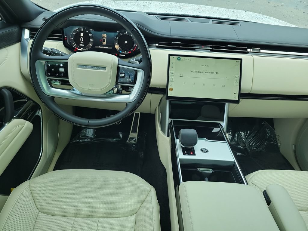 Certified 2025 Land Rover Range Rover SE AWD/4WD image 18